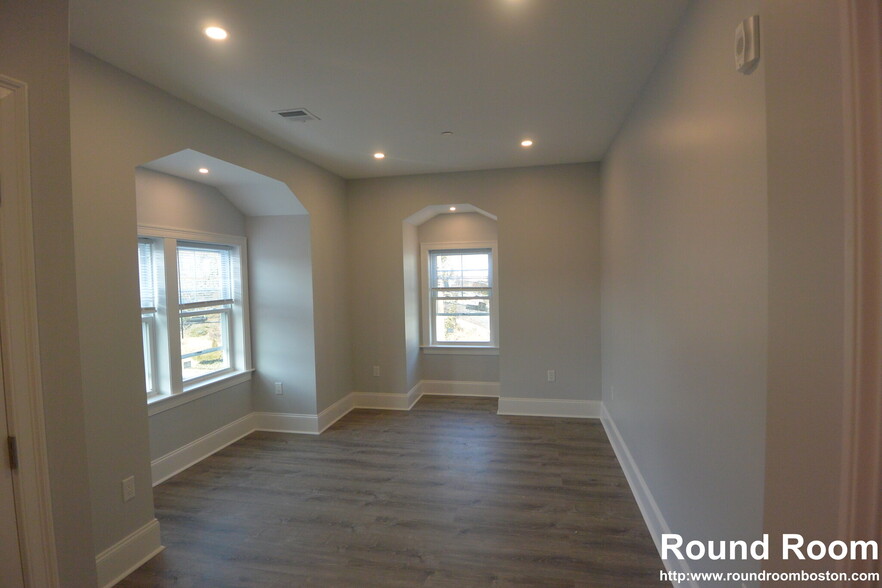 Building Photo - 120 Kenrick St