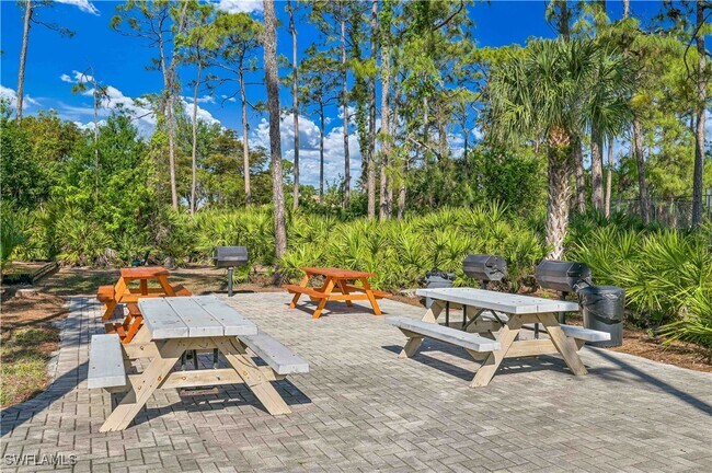 Building Photo - 3770 Springside Dr