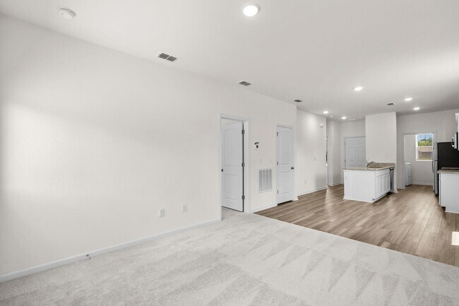 Building Photo - 450 Castillo Dr