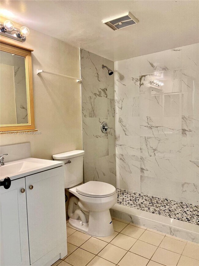 Building Photo - 1133 Coral Club Dr