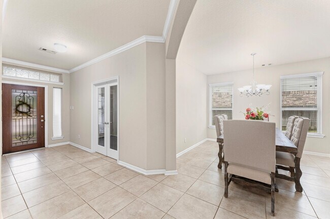 Building Photo - 1539 Giles Dr