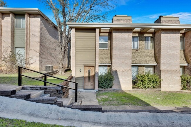 Primary Photo - 2705 Northeast Dr