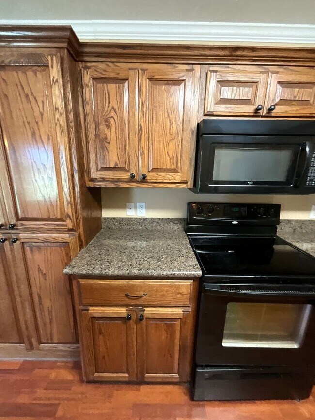 Building Photo - 110 James Dr