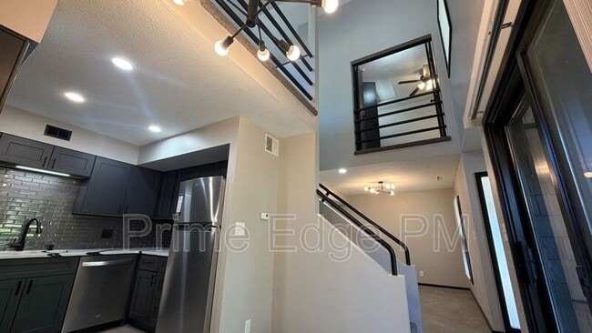 Building Photo - 1821 Ridgehaven Ct