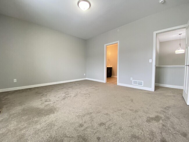 Building Photo - 686 Stone Haven Dr NE