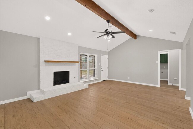 Building Photo - Newly Renovated Home In Grapevine Ready To Be Yours!!!!