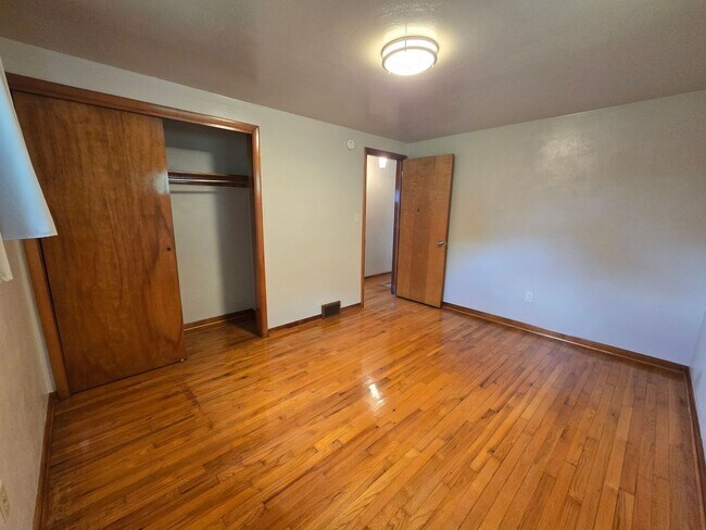 Building Photo - Updated 3 Bedroom Home - Available NOW!