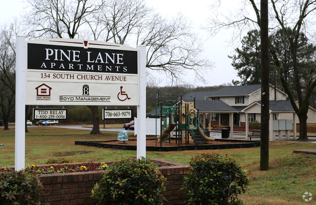 Building Photo - Pine Lane