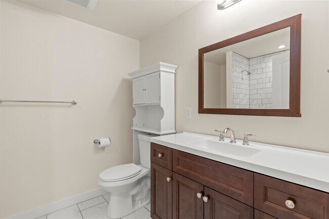 Basement Full Bath - 2668 Cottonwood Dr