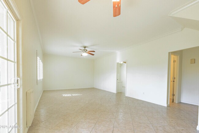 Building Photo - 2547 W Naranja Ave