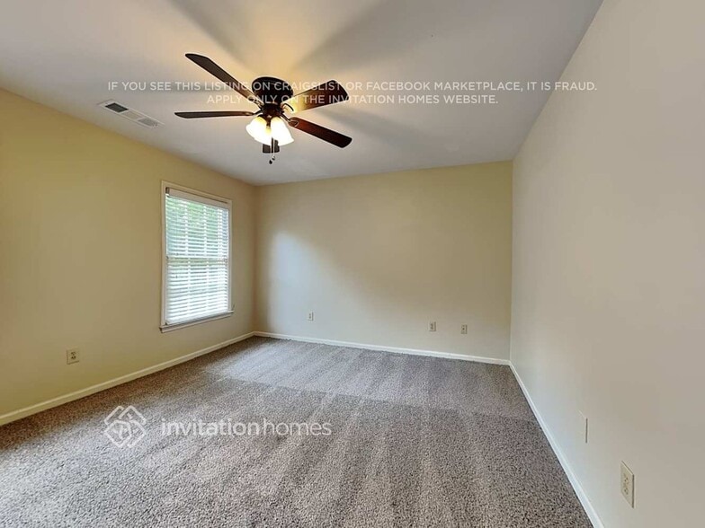 Building Photo - 9320 N Lake Dr