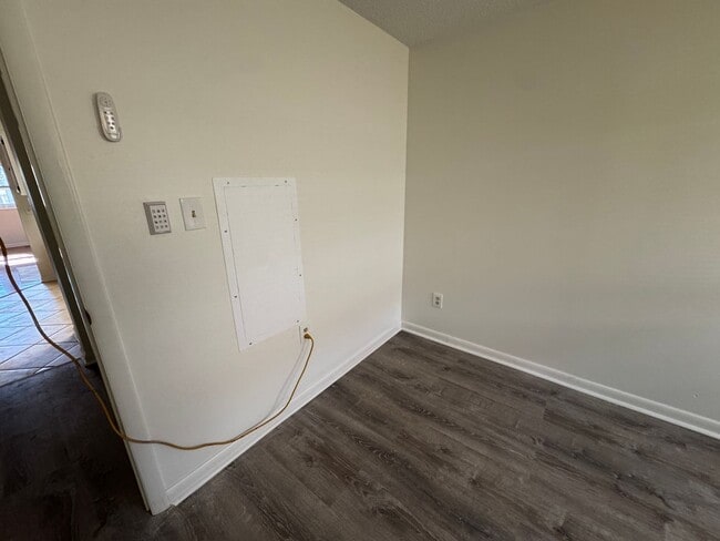 Building Photo - 408 3rd Ave NW