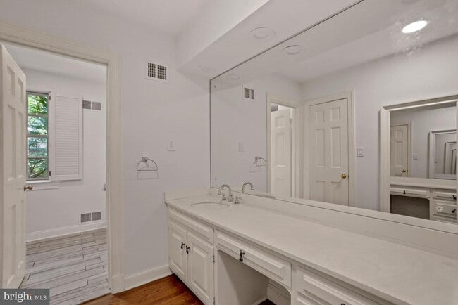 Building Photo - 4925 Weaver Terrace NW