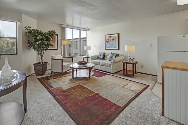 Building Photo - Alpine