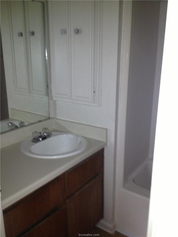 Building Photo - 906 Spring Loop