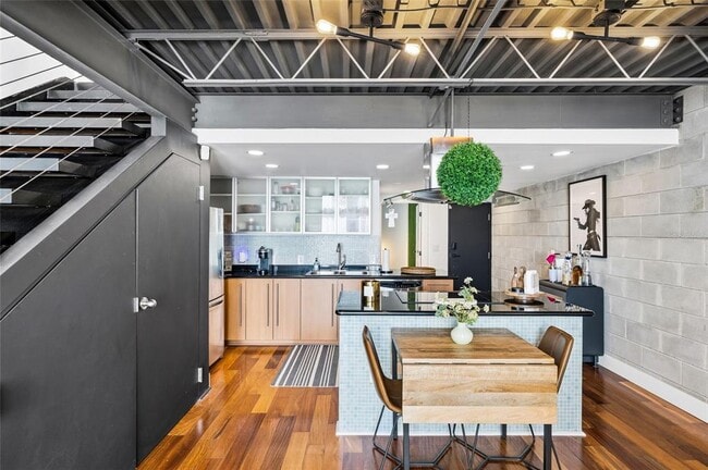 Building Photo - 213 N 12th St