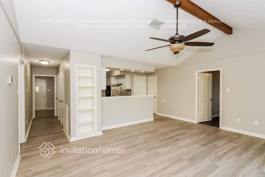 Building Photo - 2104 Yorktown Ct S