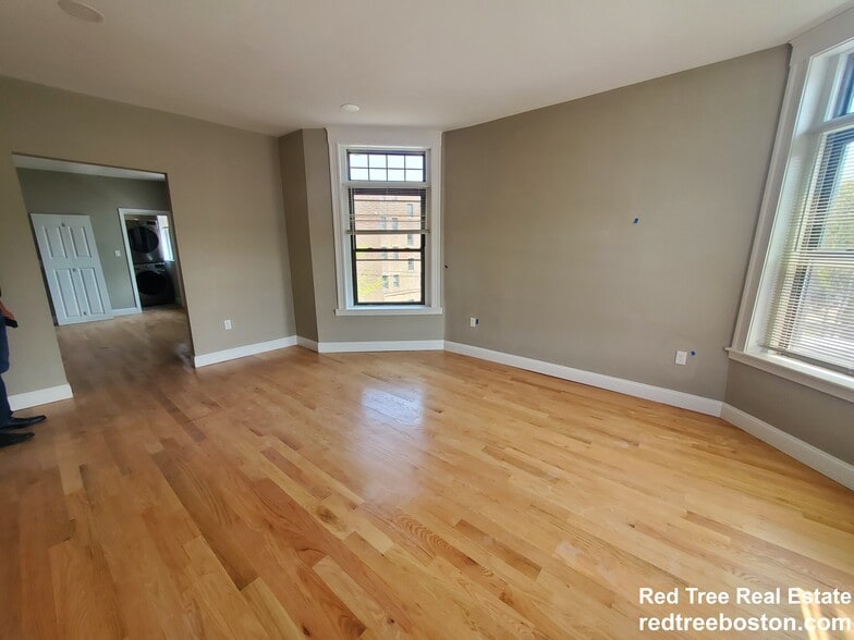 Building Photo - 1914 Beacon St