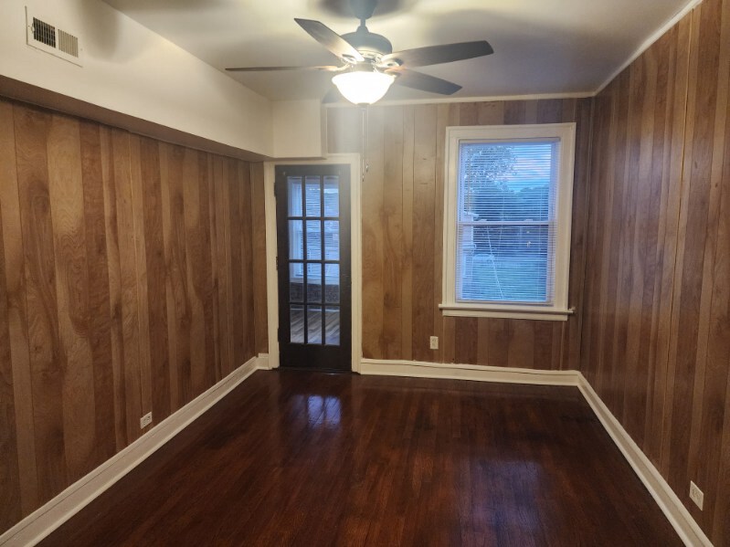 Building Photo - 8808 S Hermitage Ave