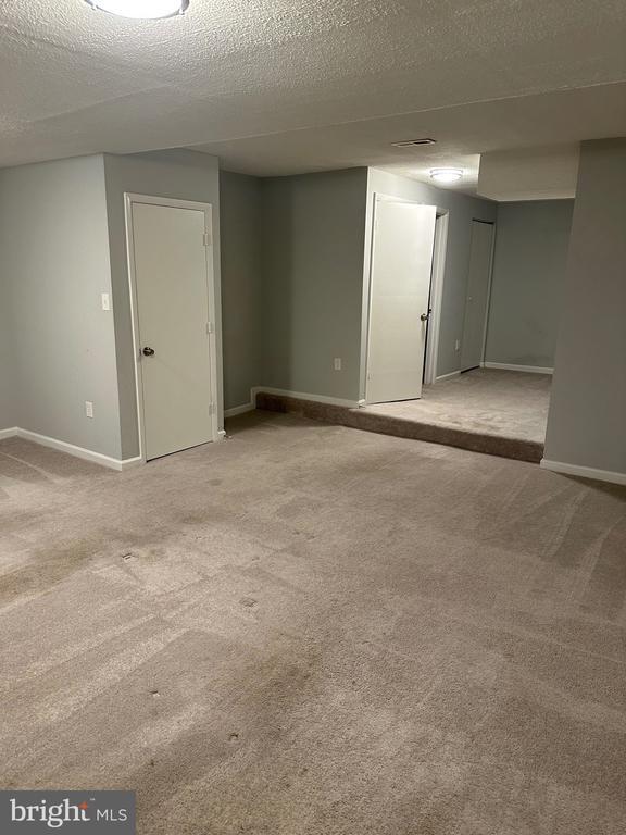 Building Photo - 10934 Mission Ridge Dr