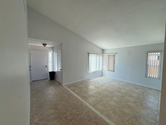 Building Photo - 4 bedroom - 2 Bathroom