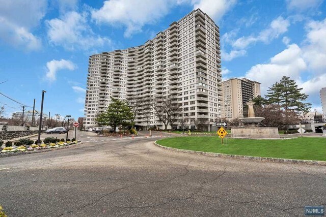 Building Photo - 2100 Linwood Ave