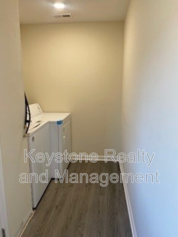 Building Photo - 131 Mace Ln