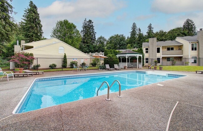 Building Photo - SALMON CREEK ~ WATERS EDGE CONDOS~ LARGE 2 Bd 2.5 Ba!
