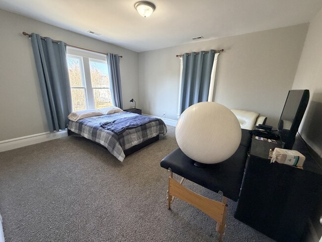 Building Photo - 124 Linden Ave