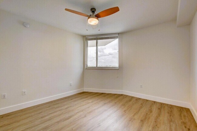 Building Photo - 1551 N Flagler Dr