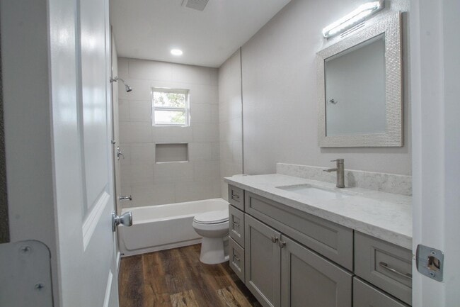 Building Photo - 4131 Lufborough Dr