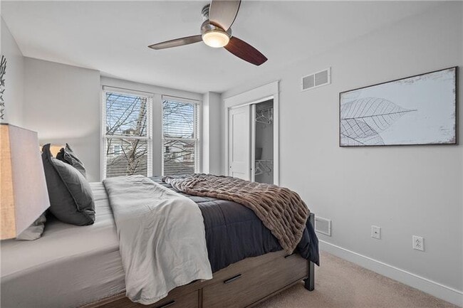 Building Photo - 706 Ivy St