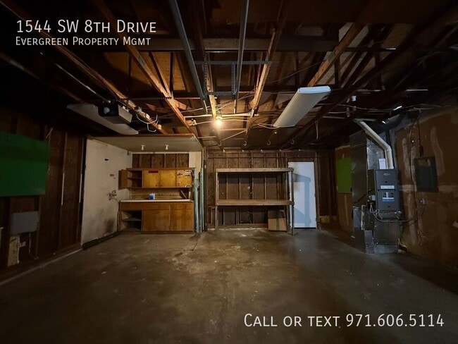 Building Photo - 1544 SW 8th Dr