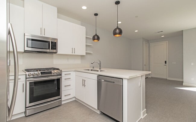Building Photo - 2+ Bedroom Newer Build, Town Home