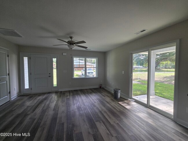 Building Photo - 408 Sam Millis Dr