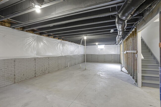 Building Photo - 758 Leslie Dr