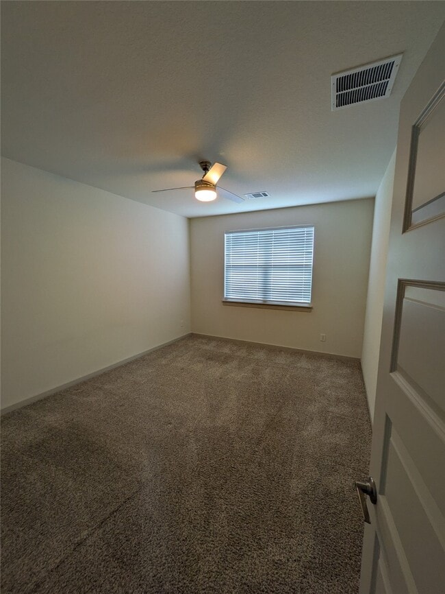 Building Photo - 549 Wilshire Rd