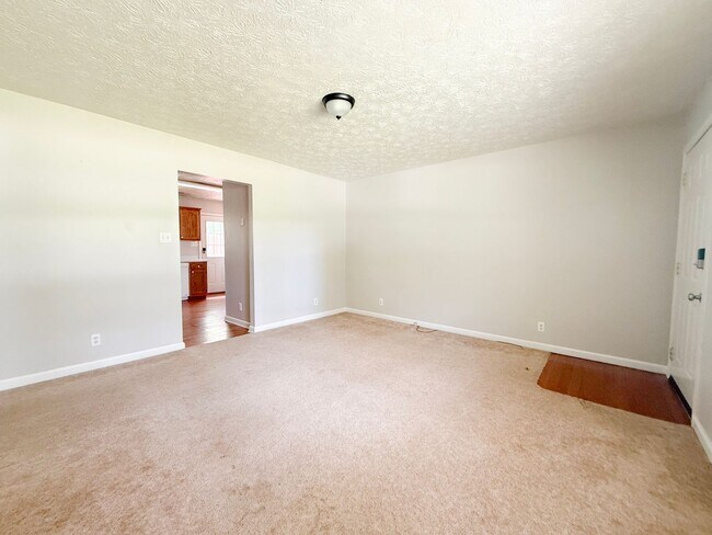 Building Photo - 125 W Bangham Rd