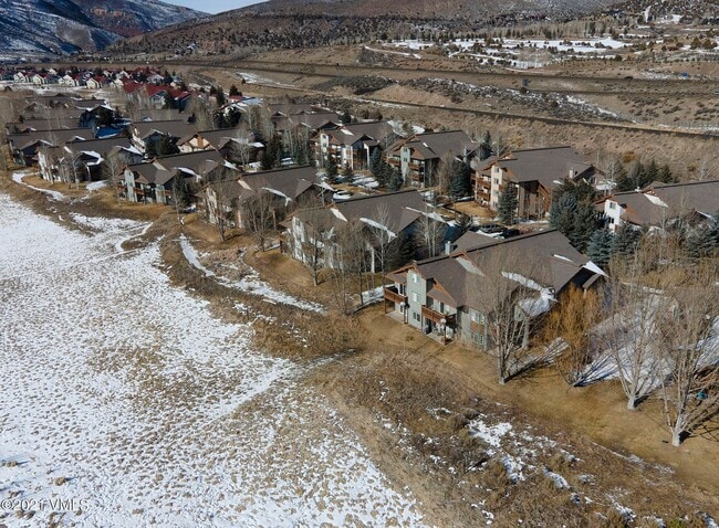 Building Photo - 1902 Crazy Horse Cir