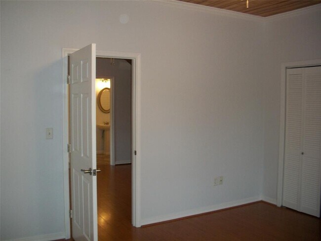 Building Photo - 908 Enid St