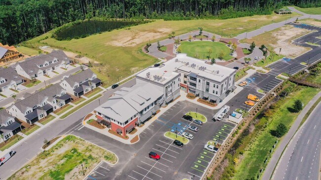 Building Photo - Modern Apartments Conveniently Located off...
