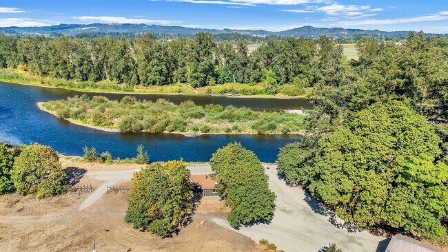 Building Photo - 39601 Santiam Bluffs Rd NE