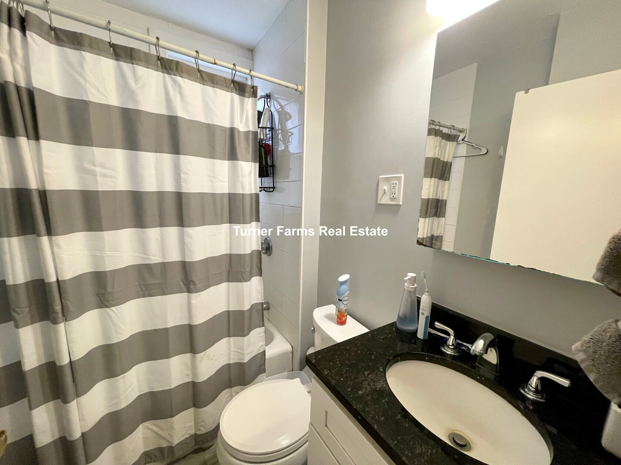 Building Photo - 38 Cherry St