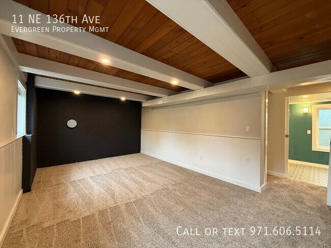 Building Photo - 11 NE 136th Ave