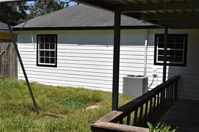Building Photo - 302 Arrowhead Dr