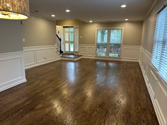 Building Photo - Stunning 4 bedroom 2.5 Bath in Cameron Woods!