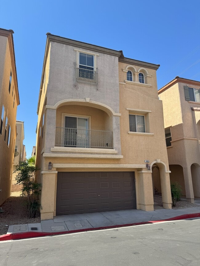 Building Photo - 10633 Chestnut Timber Ct