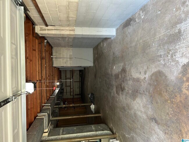 Building Photo - 531 Tinker St