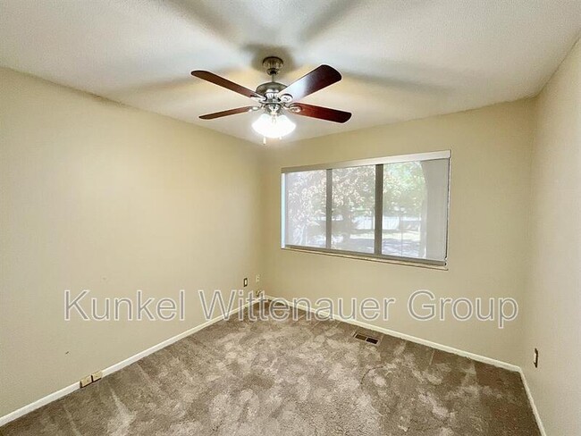 Building Photo - 1126 Woodgate Dr