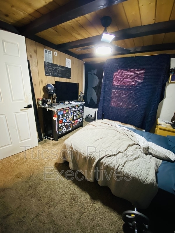 Building Photo - 2126 E Silver St